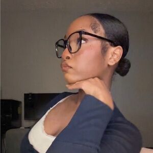 Meet your Posher, Makiah